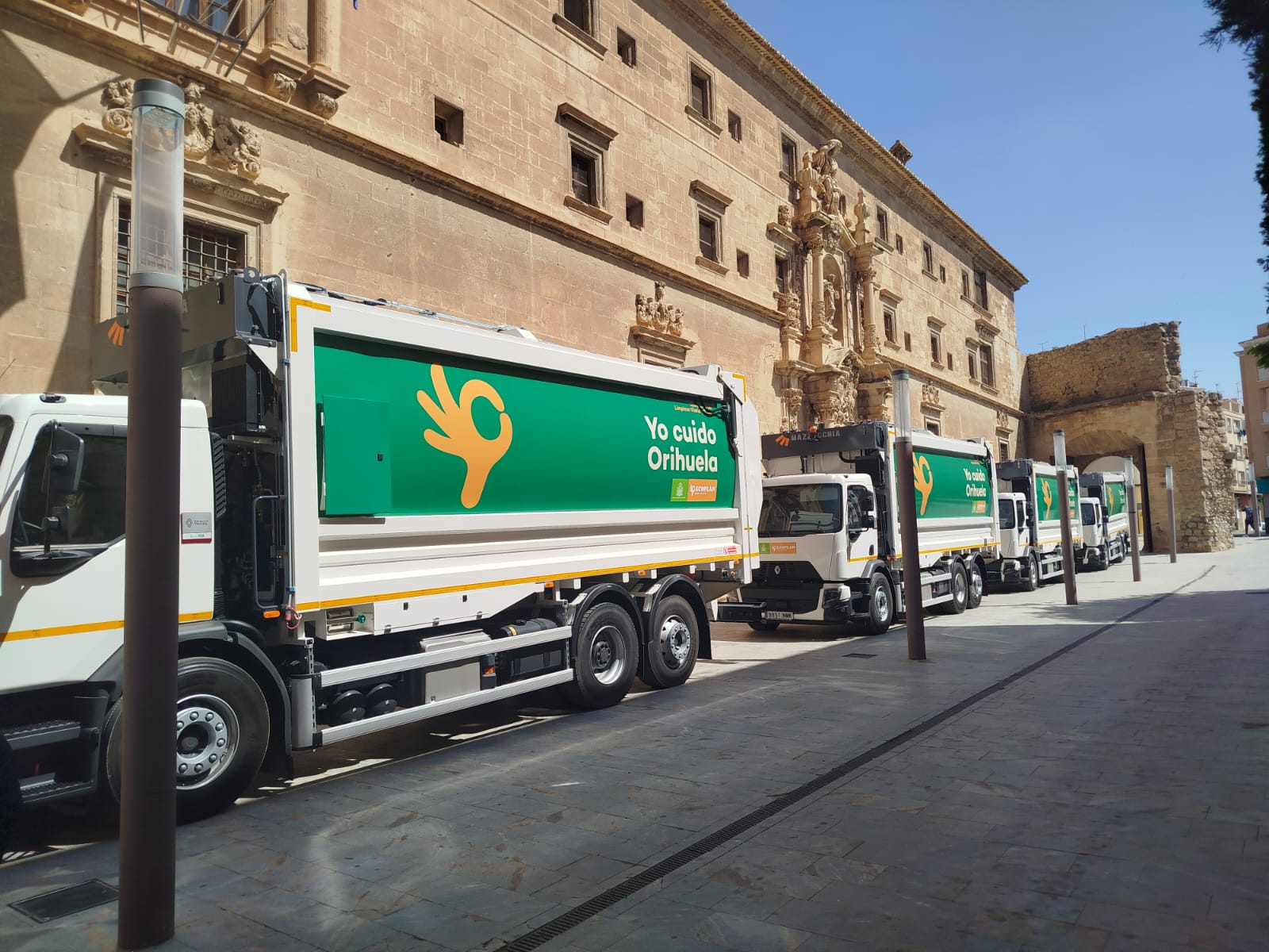 La nueva flota de camiones que Equipos Femazz ha entregado en Orihuela